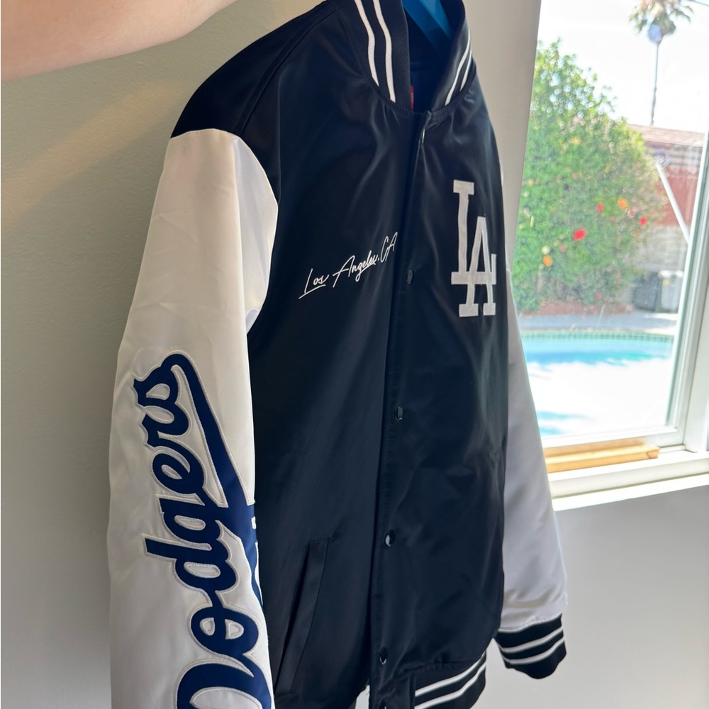 Mitchell & Ness Men’s Varsity Dodgers Jacket - Picture 6 of 11